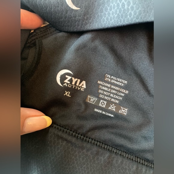 Zyia Light n Strappy Black Venom Bra - Picture 5 of 6